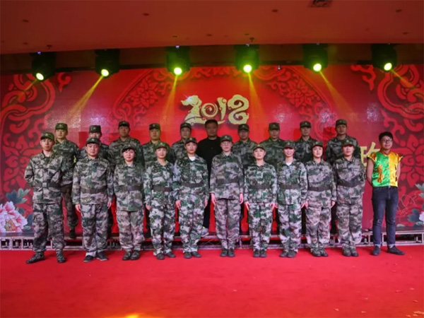 歡歌笑語(yǔ)，辭舊迎新，裕華鋼鐵文工團(tuán)參加市民政系統(tǒng)賀新春聯(lián)歡會(huì)